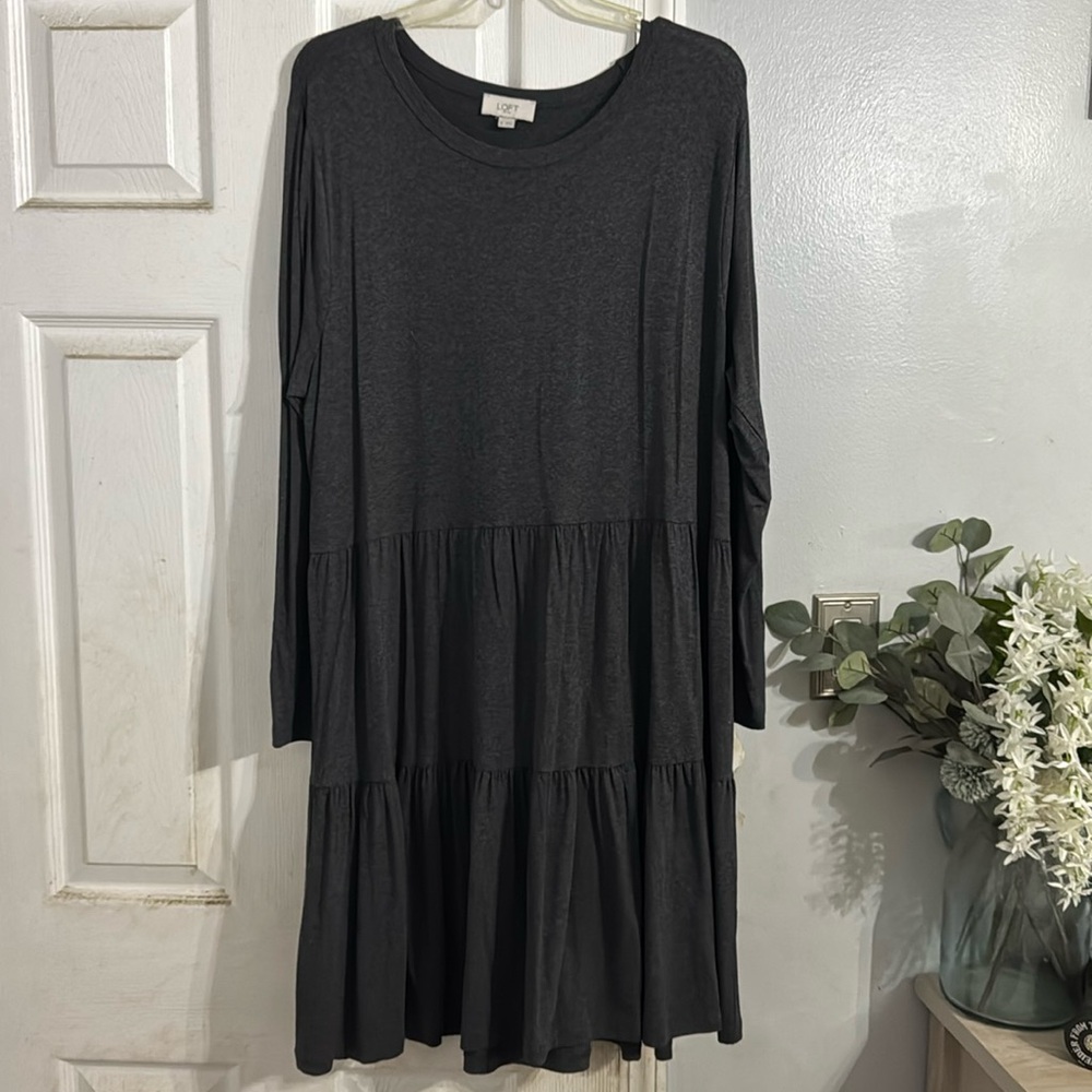 XL grey long sleeve medium weight, knee length LOFT dress